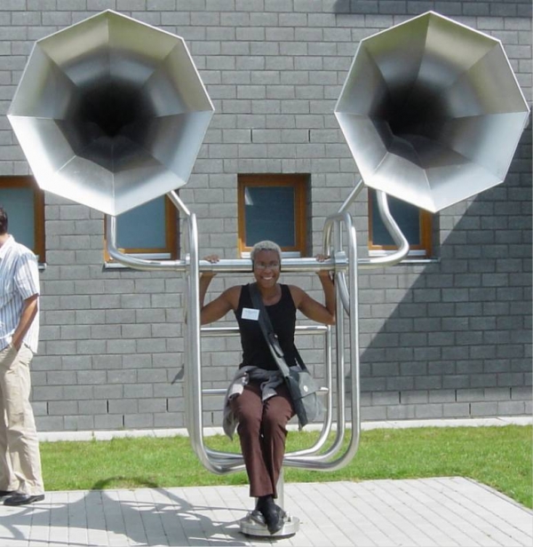 Cs.K&aacute;d&aacute;r P&eacute;ter - XXI. sz&aacute;zadi Diszk&oacute;nika, 81. Egy f&uuml;l, k&eacute;t f&uuml;l