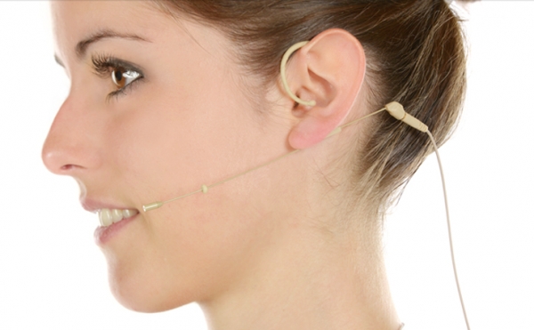 Cs.K&aacute;d&aacute;r P&eacute;ter - XXI. sz&aacute;zadi Diszk&oacute;nika, 135. A mikrofon &ouml;lt&ouml;ztet