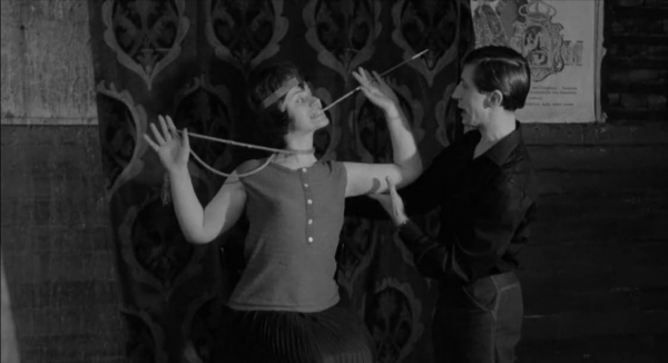 Cs. K&aacute;d&aacute;r P&eacute;ter - XXI. sz&aacute;zadi Diszk&oacute;nika, 543. Hangosfilm technika &eacute;s hangeszt&eacute;tika, tizenegyedik elm&eacute;lked&eacute;s &ndash; Egy csepp m&eacute;z 6.