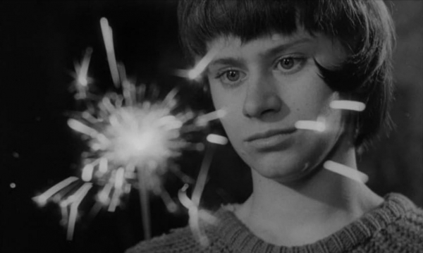 Cs. K&aacute;d&aacute;r P&eacute;ter - XXI. sz&aacute;zadi Diszk&oacute;nika, 538. Hangosfilm technika &eacute;s hangeszt&eacute;tika, hatodik elm&eacute;lked&eacute;s &ndash; Egy csepp m&eacute;z 1.