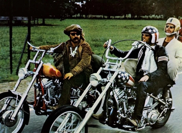Cs. K&aacute;d&aacute;r P&eacute;ter - XXI. sz&aacute;zadi Diszk&oacute;nika, 553. Hangosfilm technika &eacute;s hangeszt&eacute;tika, huszonegyedik elm&eacute;lked&eacute;s &ndash; Szel&iacute;d motorosok 1.