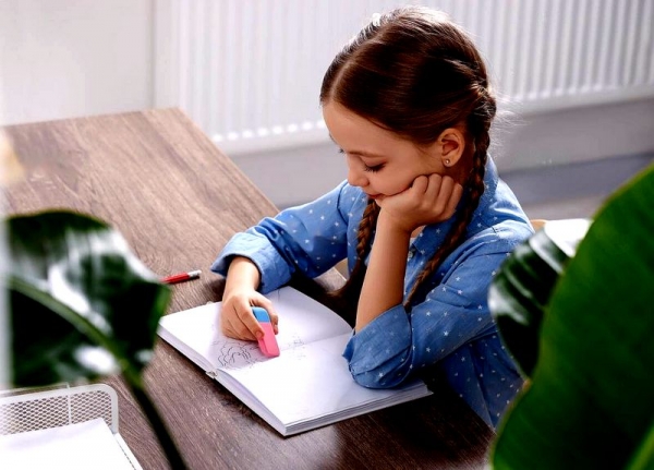 Cs. K&aacute;d&aacute;r P&eacute;ter - XXI. sz&aacute;zadi Diszk&oacute;nika, 482. A CD nagycsal&aacute;d &ndash; a t&ouml;r&ouml;lhető &eacute;s &uacute;jra&iacute;rhat&oacute; CD